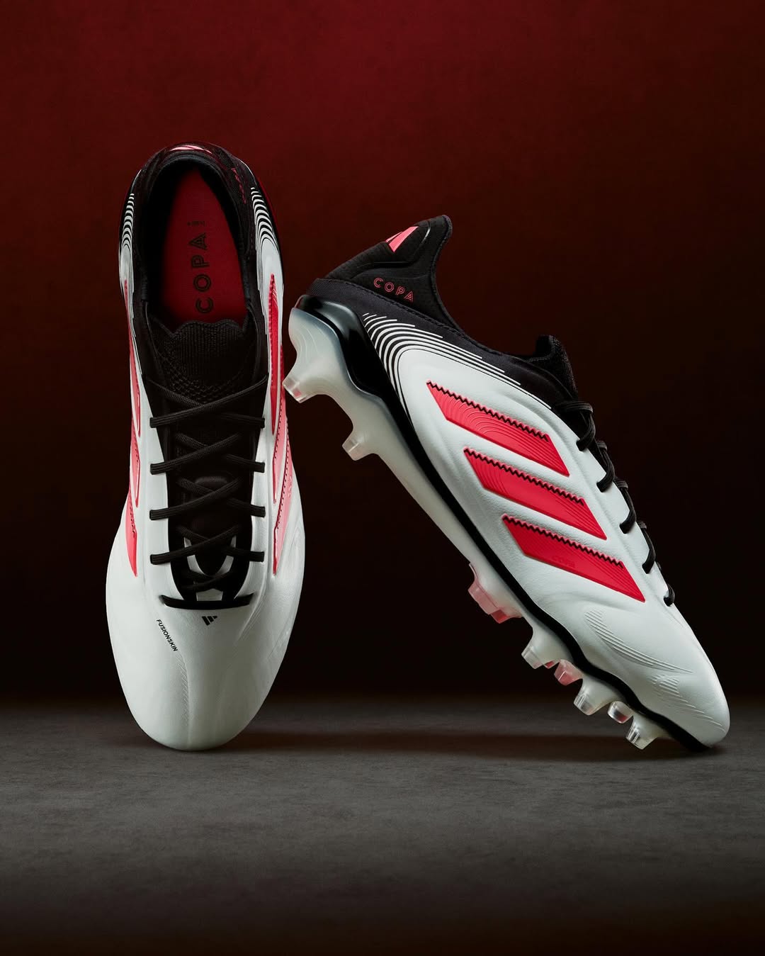Dit zijn de adidas Predato, F50 en Copa voetbalschoenen uit het Pure Victory pack