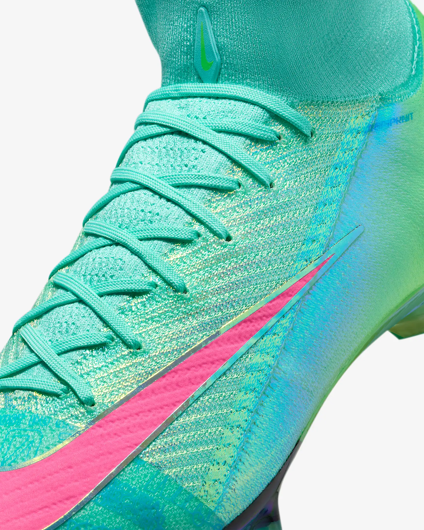 Nike lanceert turquoise Mercurial Superfly voetbalschoenen voor de allersnelsten! 