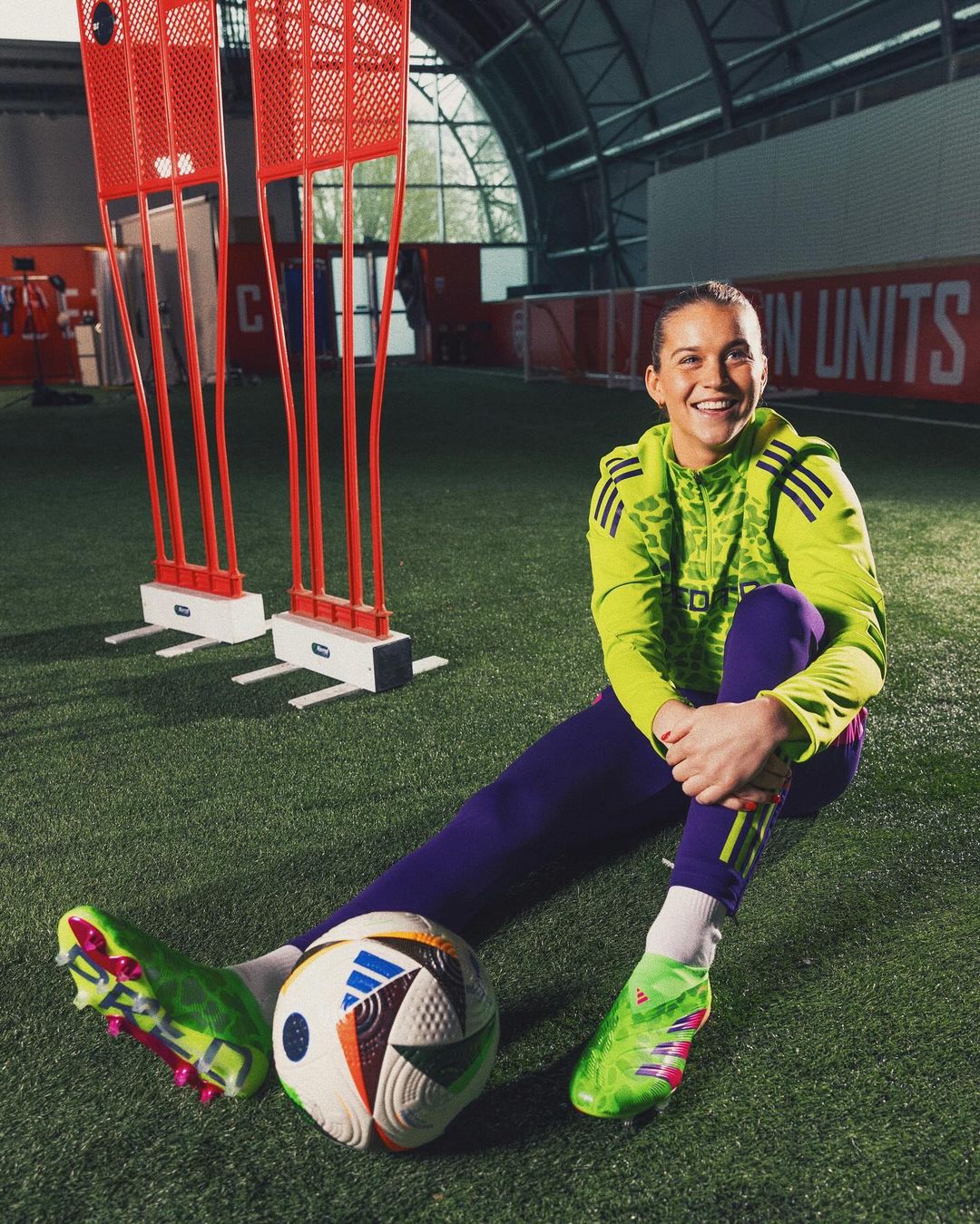 Genetion PRED! Adidas lanceert fel groene adidas Predator voetbalschoenen