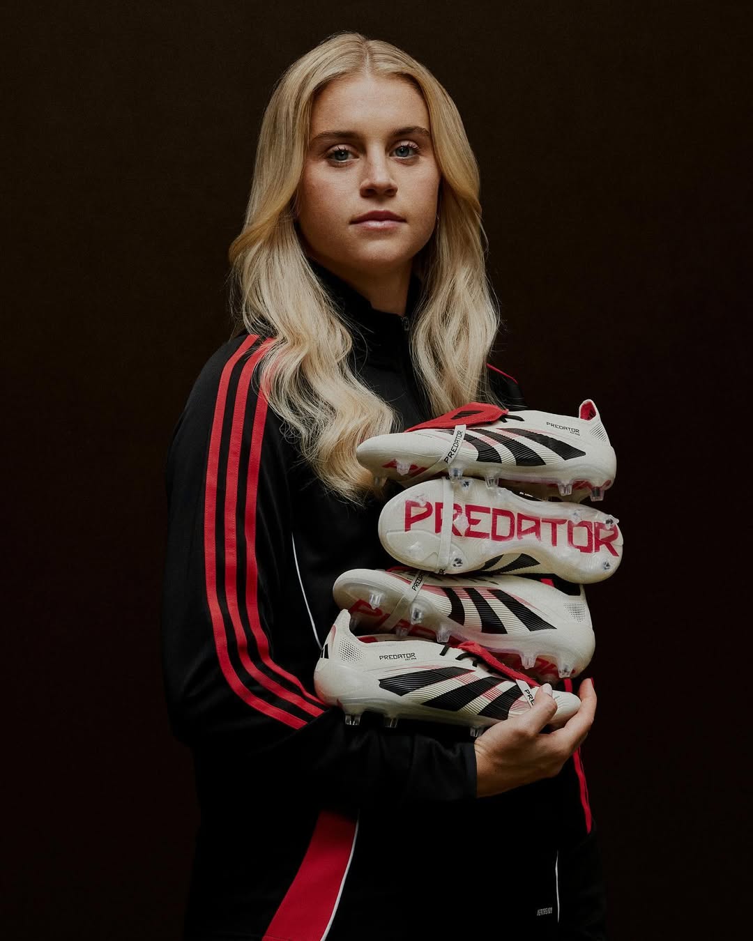 Beige adidas Predator voetbalschoenen geïnspireerd door Predator Mania uit 2002!