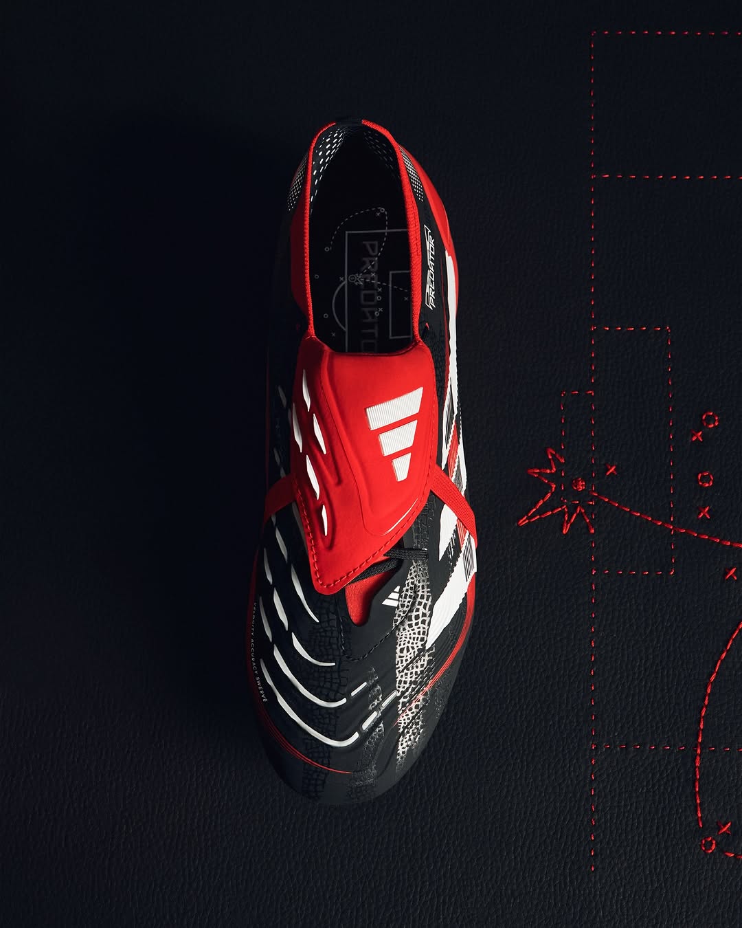 adidas Predator Moments voetbalschoenen in stijl traditionele Predator kleuren