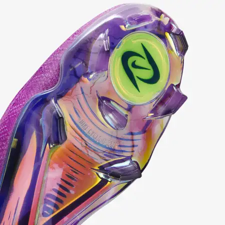 Dit zijn de paarse Nike Phantom Thunder voetbalschoenen