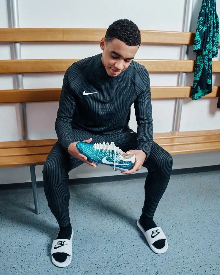 Nike lanceert Emerald Nike Tiempo voetbalschoenen ter ere van 30 jarig bestaan Tiempo!
