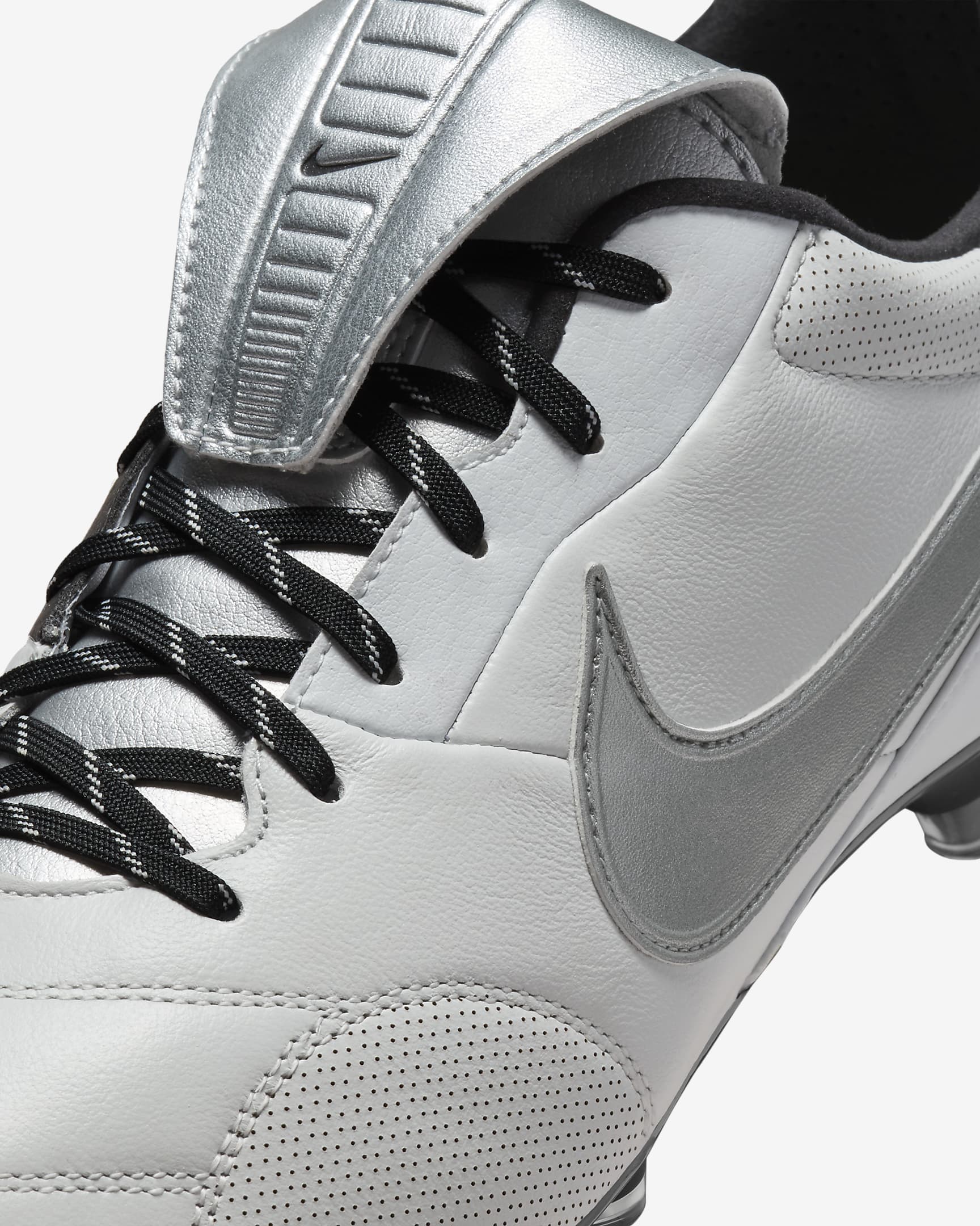 Nike lanceert wit/zwarte Nike Premier III voetbalschoenen