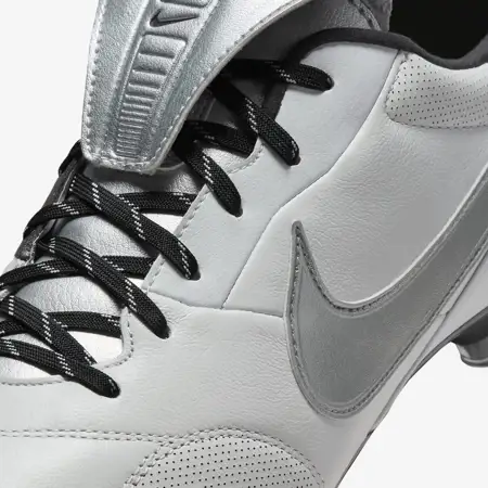 Nike lanceert wit/zwarte Nike Premier III voetbalschoenen