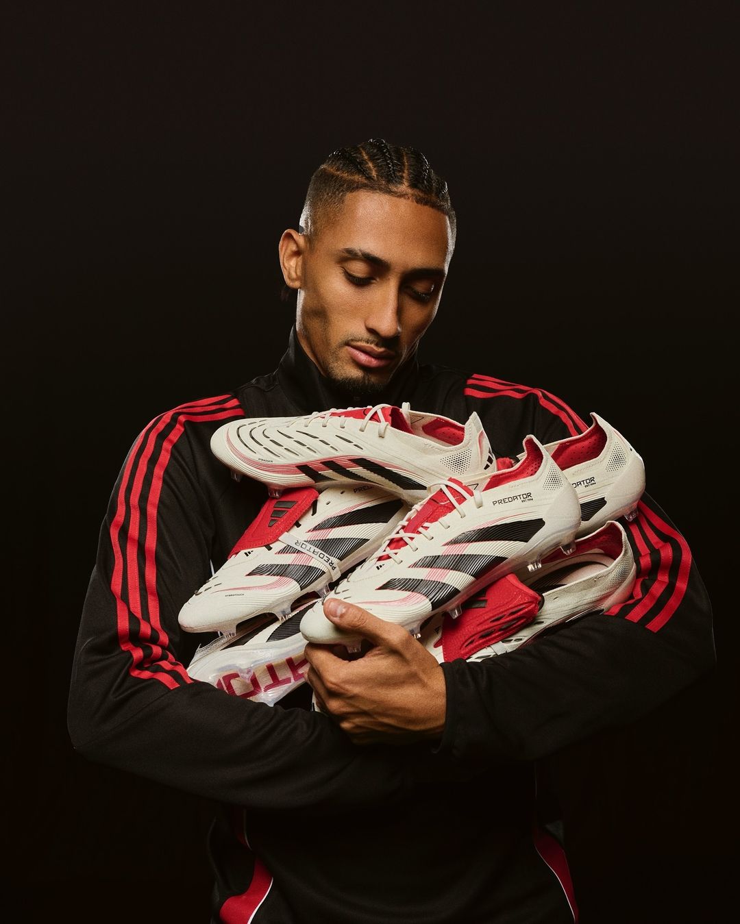 Beige adidas Predator voetbalschoenen geïnspireerd door Predator Mania uit 2002!