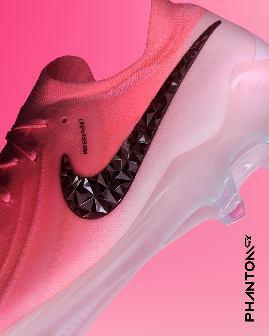 Alle Nike voetbalschoenen uit het Mad Brilliance pack zijn roze!