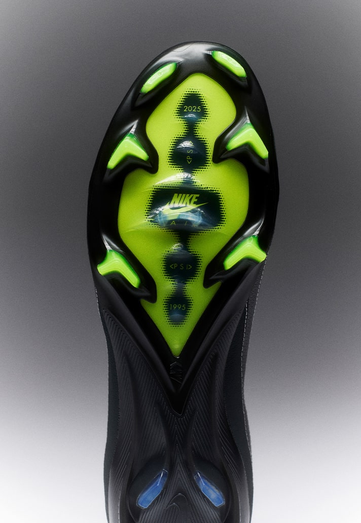 Nike eert Air Max 95 sneakers met limited edition Mercurial Superfly voetbalschoenen