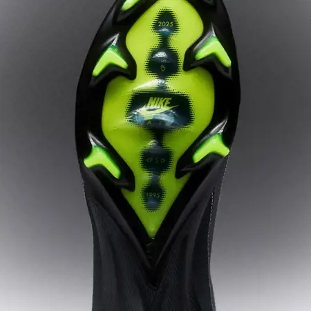 Nike eert Air Max 95 sneakers met limited edition Mercurial Superfly voetbalschoenen