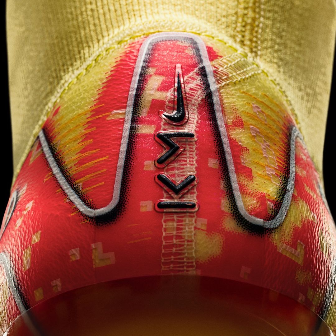 Dit zijn de oranje Nike Mercurial signature voetbalschoenen van Kylian Mbappé