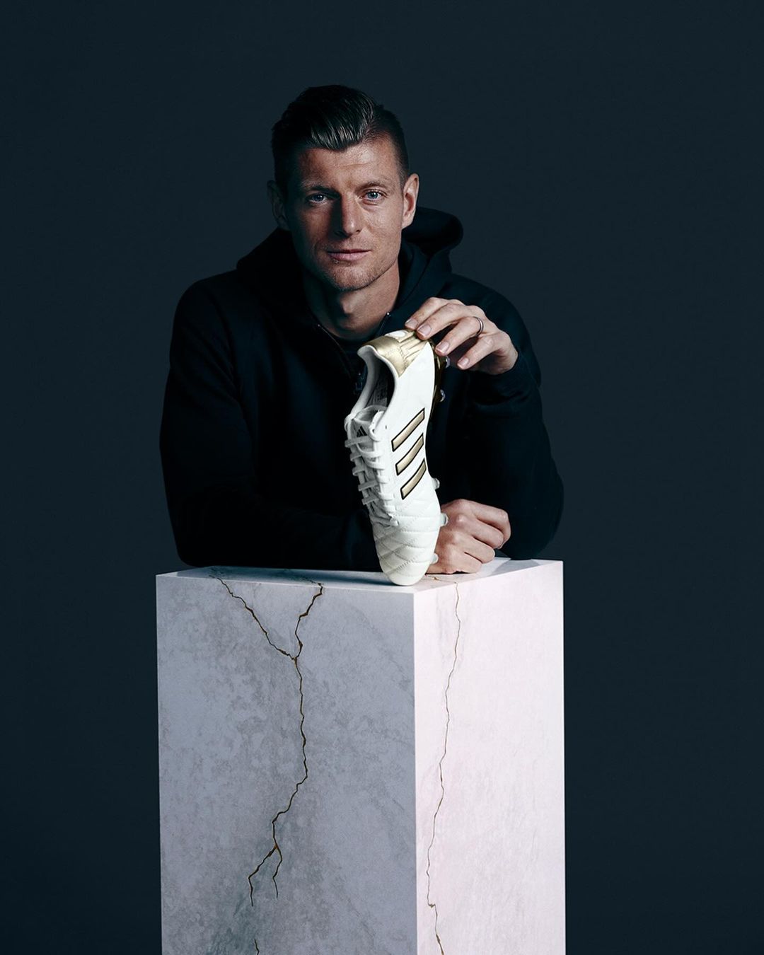 adidas lanceert wit/gouden adidas 11PRO voetbalschoenen als ode aan Toni Kroos