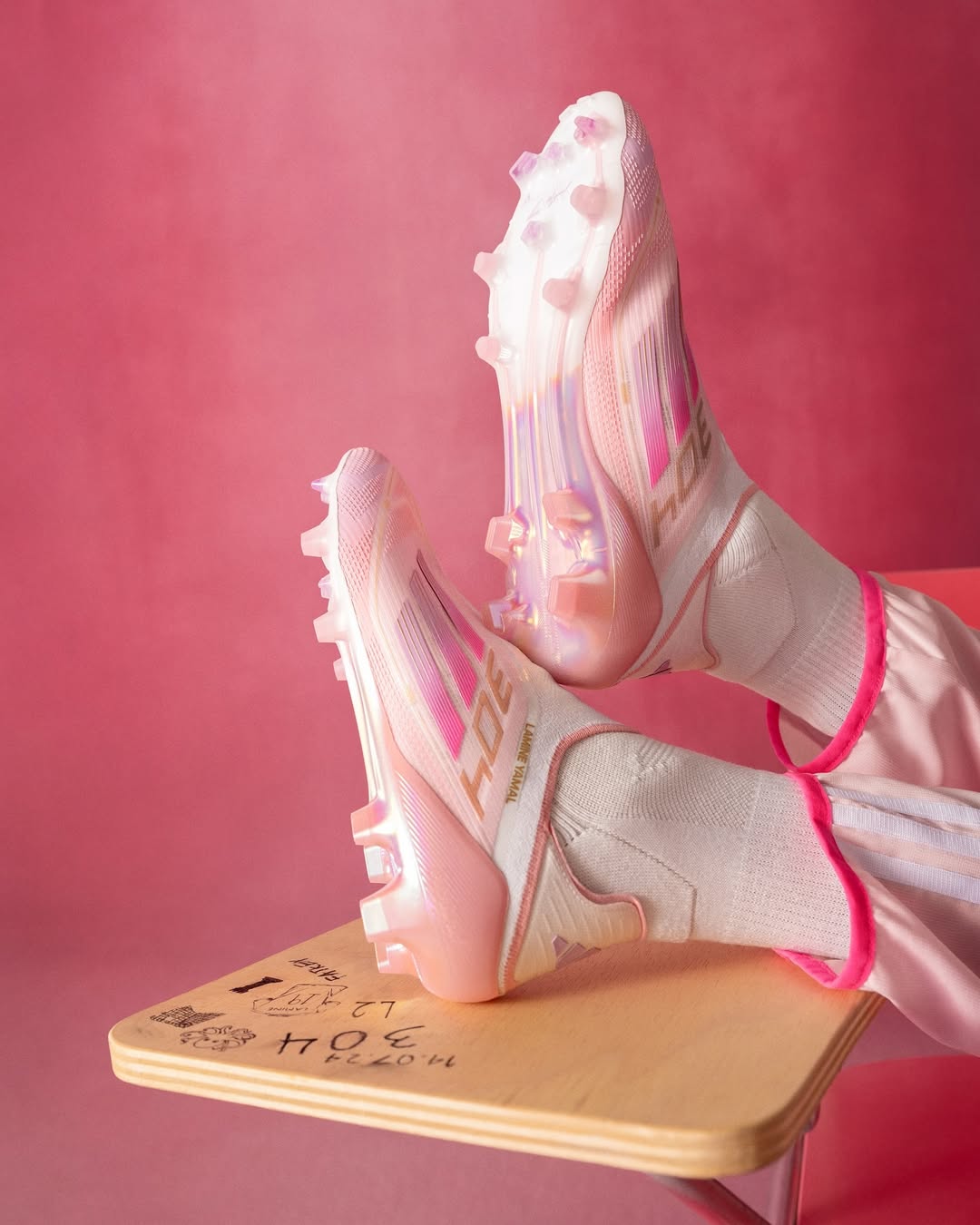 Dit zijn de roze adidas F50 Lamine Yamal LY304 voetbalschoenen