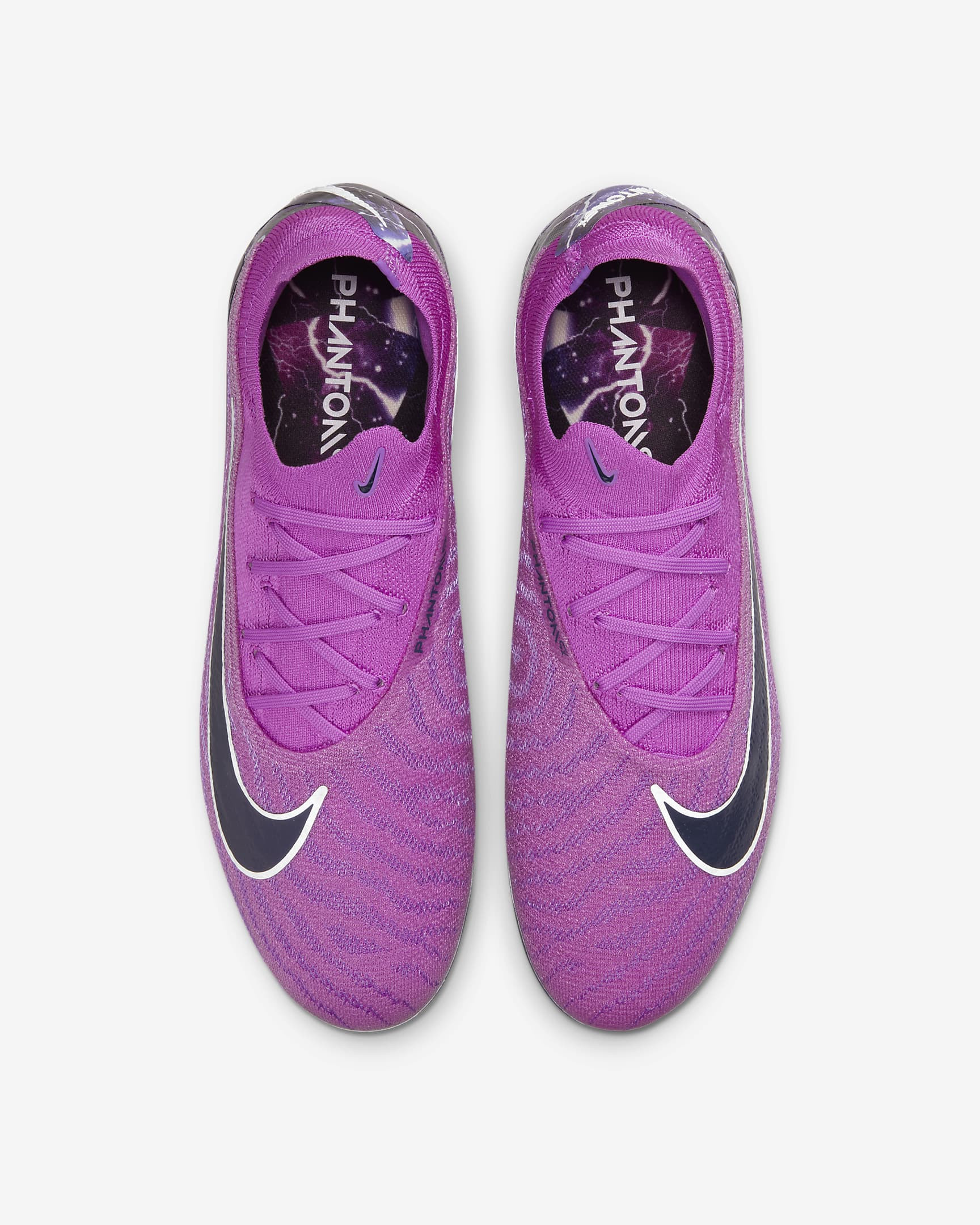Dit zijn de paarse Nike Phantom Thunder voetbalschoenen